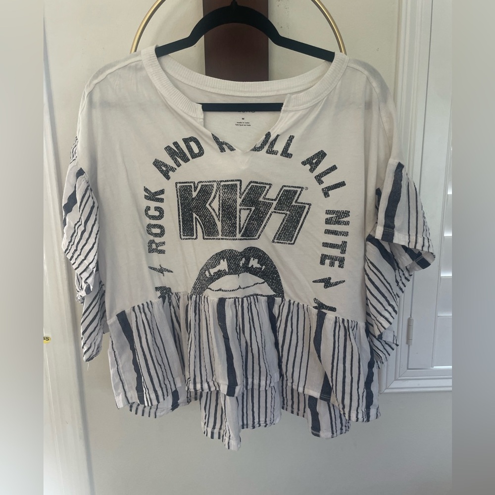 Pilcro White Girls' KISS Graphic Ruffle Tee with Black Print